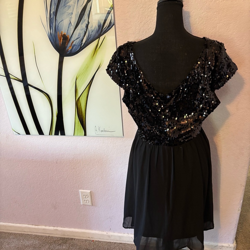 Must bundle New dress size large - Picture 3 of 5